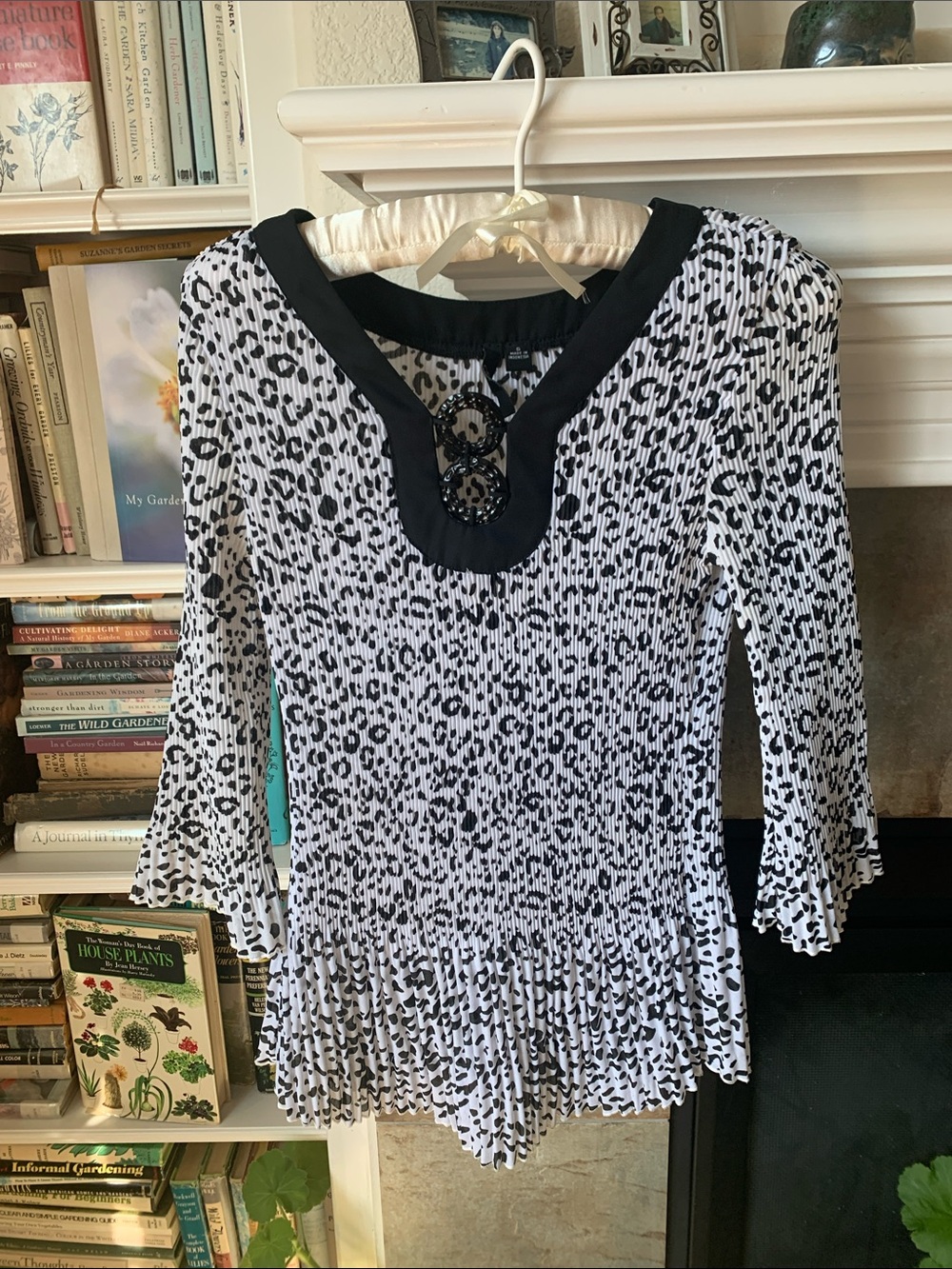 Essentials by Milano Black and White Printed Tunic Top